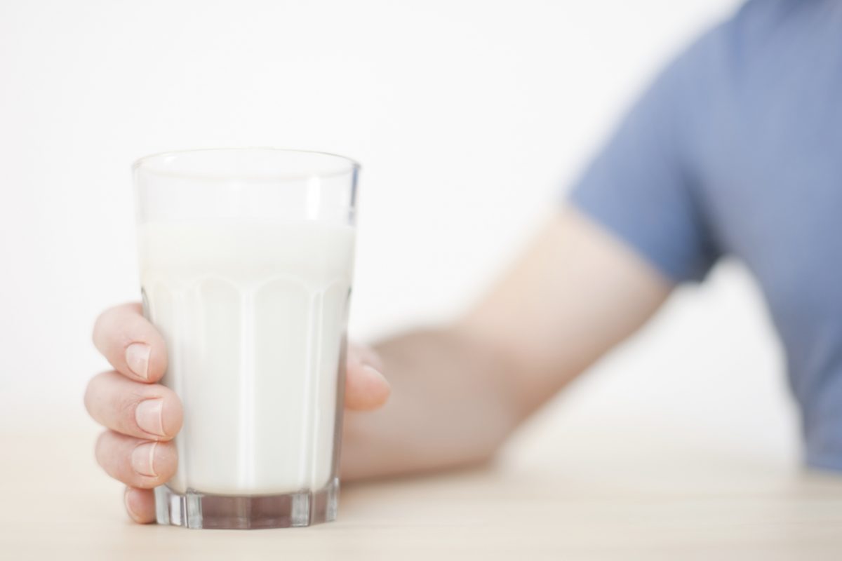 ¿El consumo de leche de vaca es buena o mala?